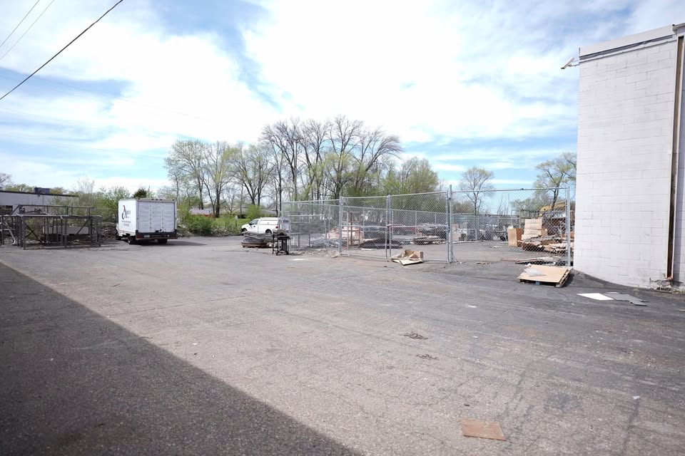 4400 sf Heated Warehouse space