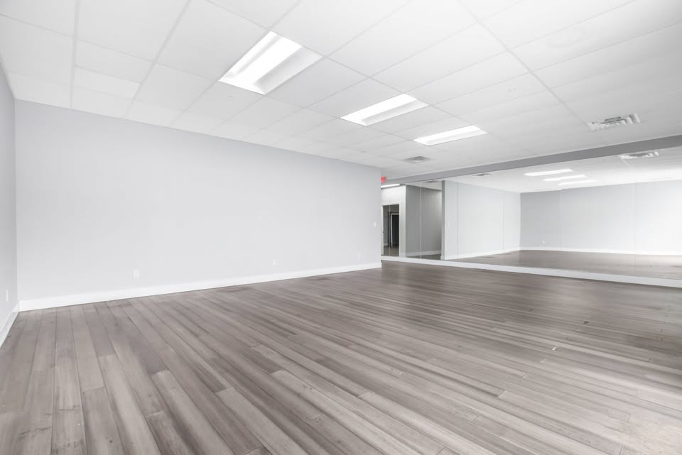 Retail/Office/Medspa Space in Edina!