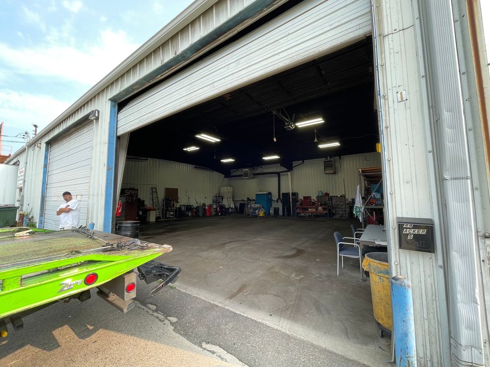 Repair shop with outdoor storage ideal for trucking or towing companies