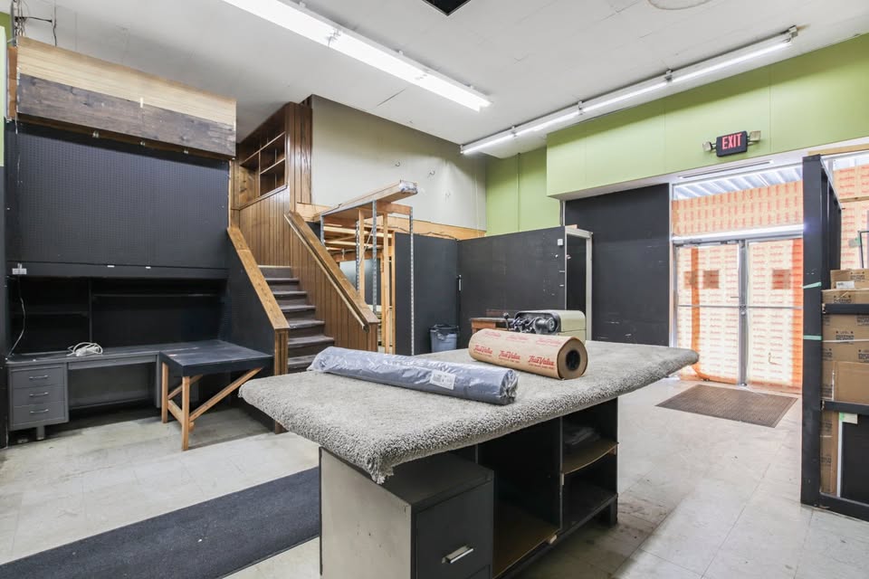 Retail Space Available in St Cloud. Former Acer Hardware store