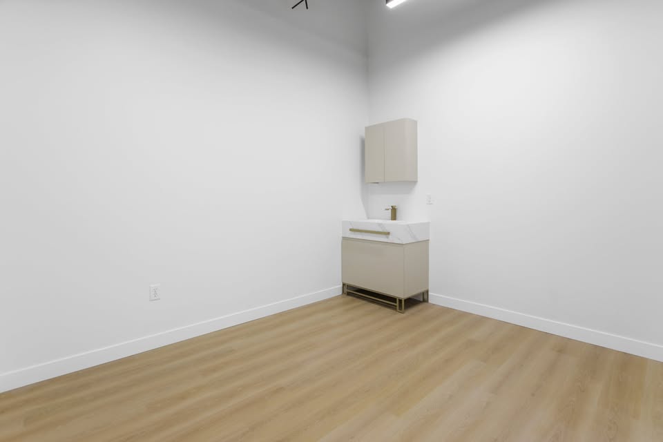 Salon & Med Spa Suites in Edina