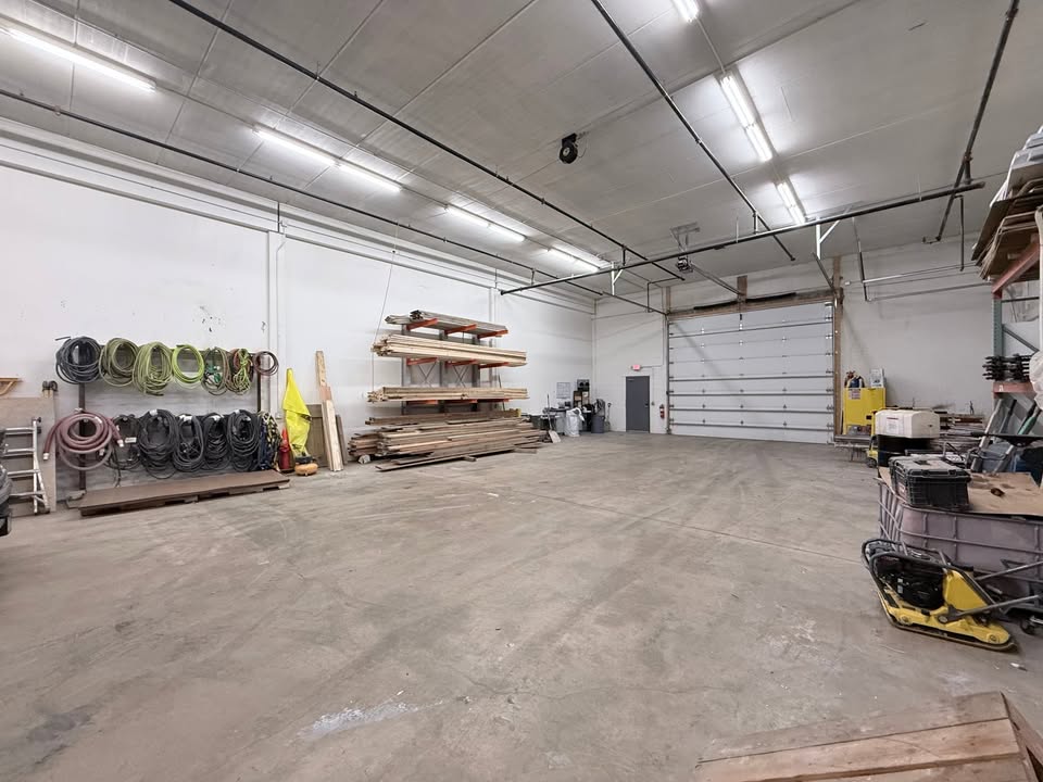 4400 sf Heated Warehouse space