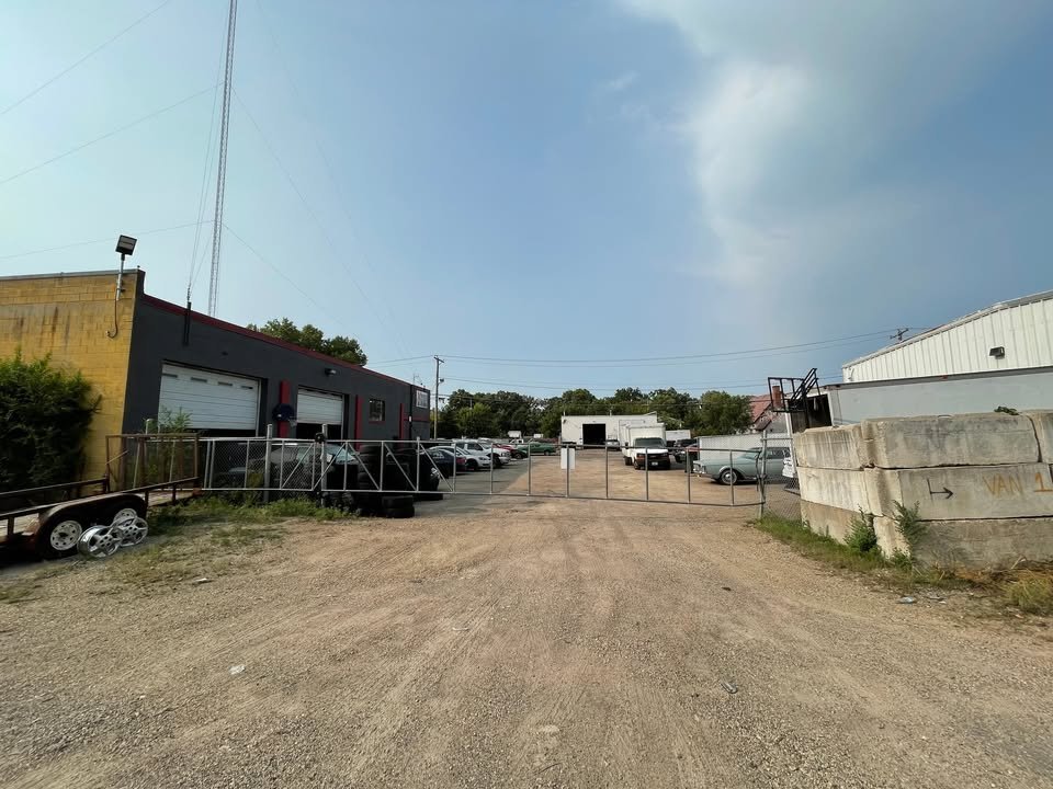 Repair Shop With Outdoor Storage Ideal for Trucking or Towing