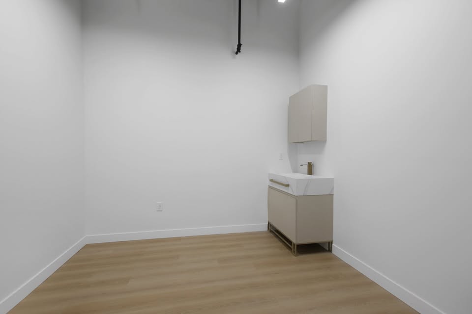 Salon & Med Spa Suites in Edina