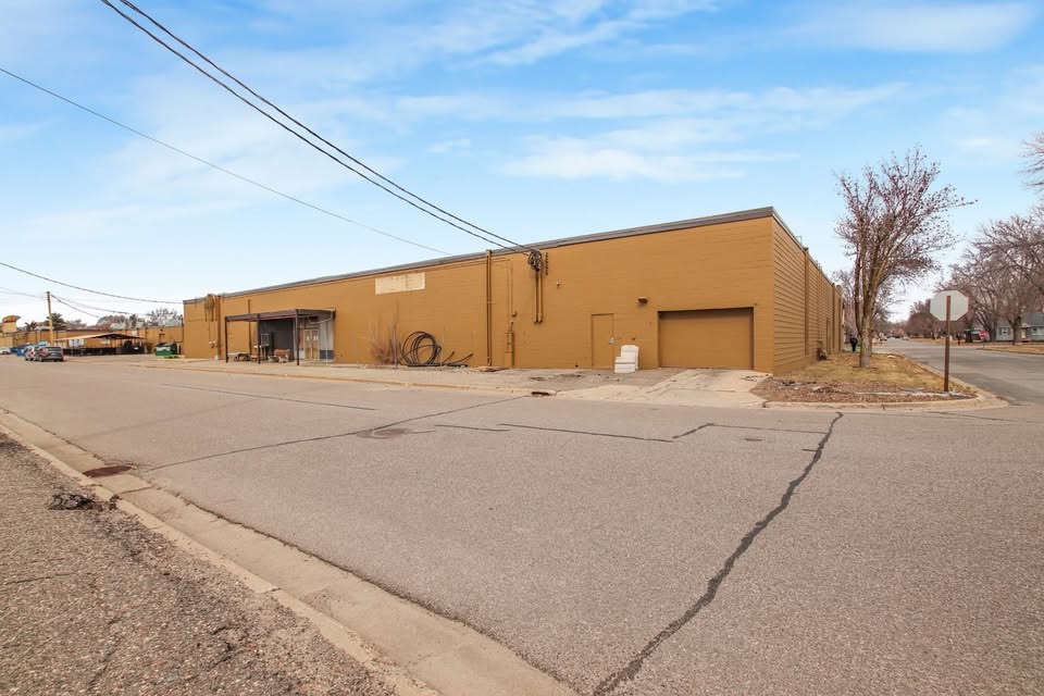 Retail Space Available in St Cloud. Former Acer Hardware store
