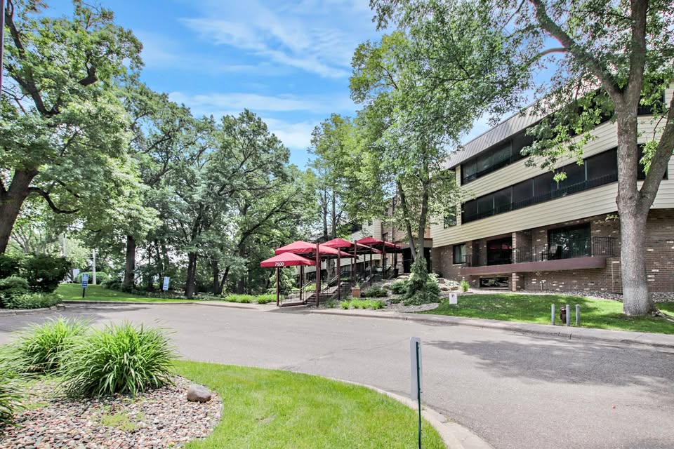 2 Beds 2 Baths Apartment in Edina, MN