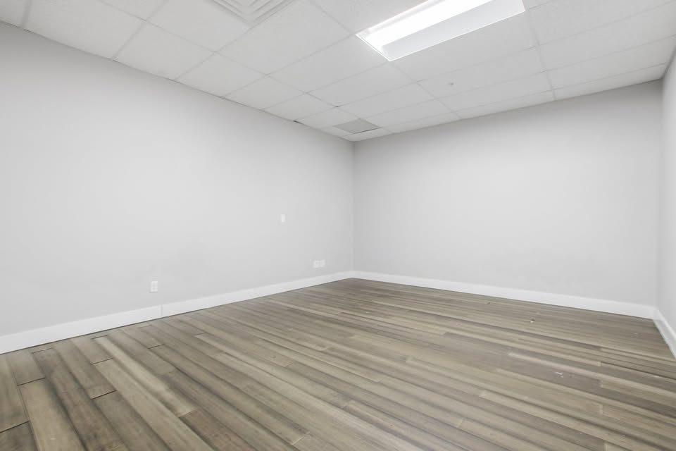 Retail/Office/Medspa Space in Edina!