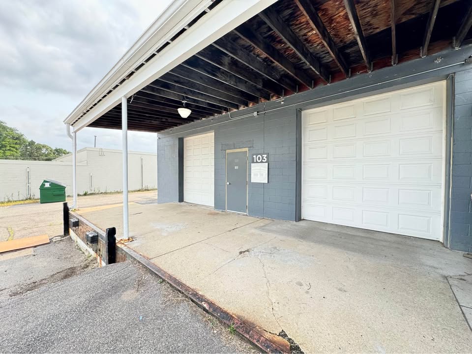 Warehouse/Storage for Rent w/ Drive in Door & Loading Dock