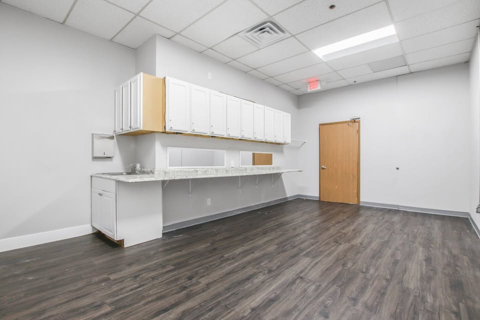 Retail/Office/Medspa Space in Edina!