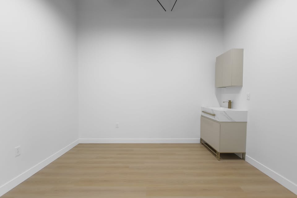 Salon & Med Spa Suites in Edina