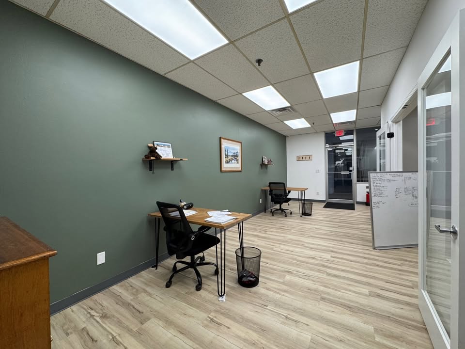 office/retail space available in blaine 1649 sf