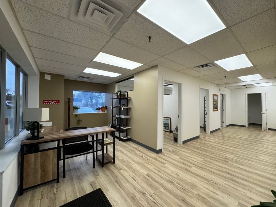 office/retail space available in blaine, MN 1649 sf