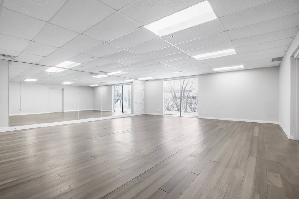 Retail/Office/Medspa Space in Edina!
