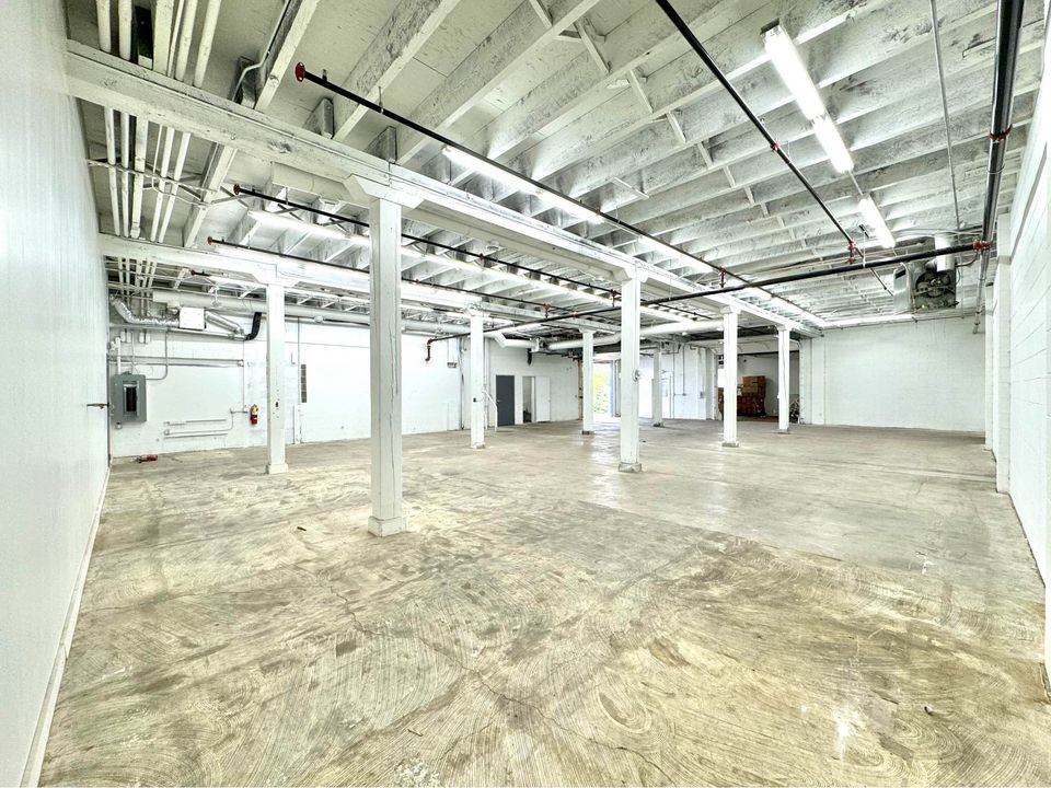 Warehouse/Storage for Rent w/ Drive in Door Minneapolis, MN