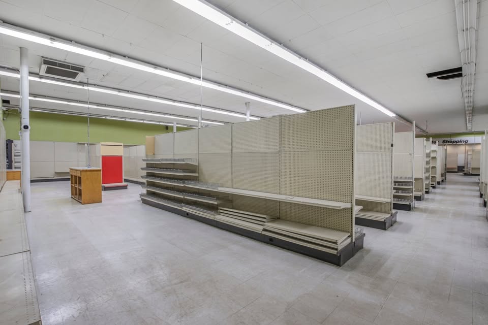 Retail Space Available in St Cloud. Former Acer Hardware store