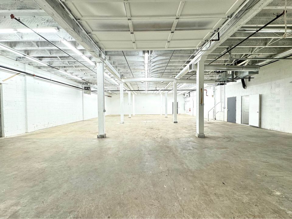 Warehouse/Storage for Rent w/ Drive in Door