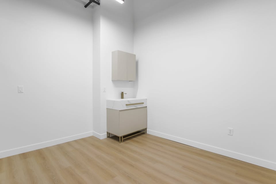 Salon & Med Spa Suites in Edina