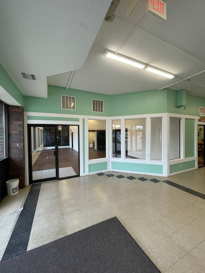 Retail Storefronts in Princeton Mall