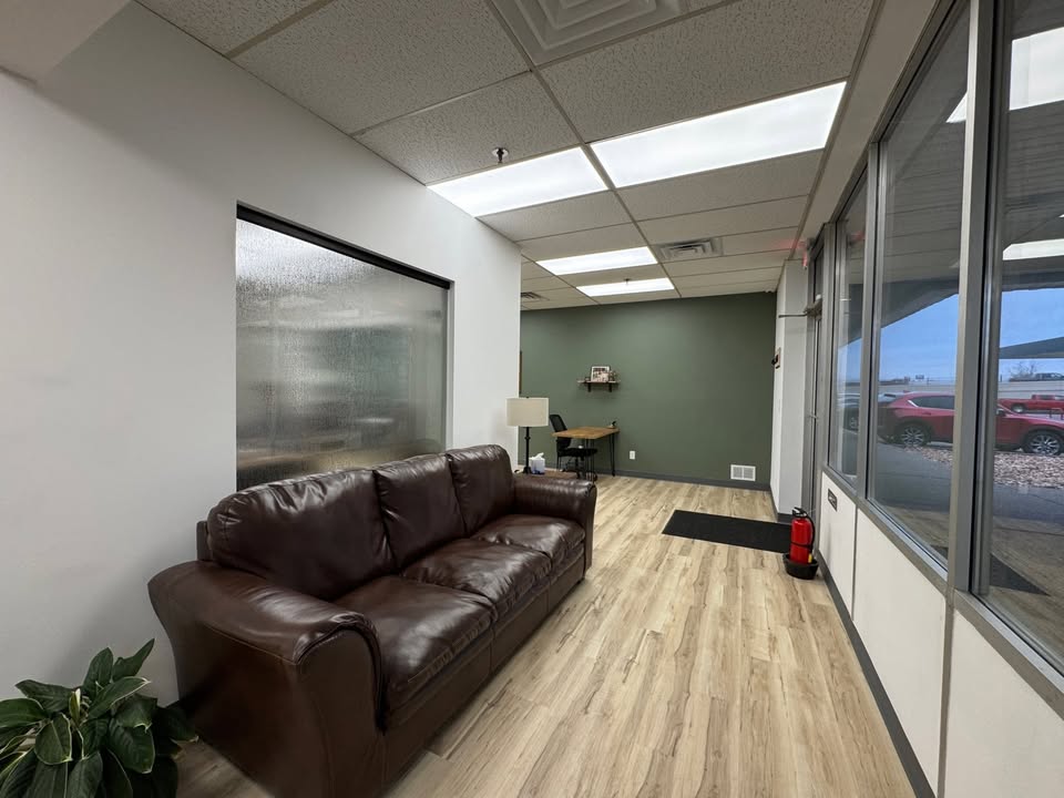 office/retail space available in blaine, MN 1649 sf