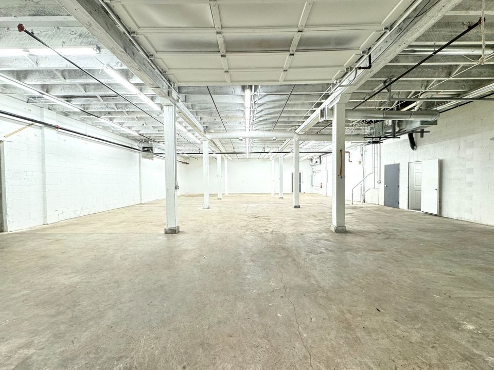 Commercial Warehouse Space For Rent In Bloomington with Dock Doors & Drive In Doors