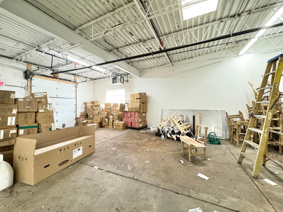 Commercial Warehouse Space For Rent In Bloomington with Dock Doors & Drive In Doors Minneapolis, MN