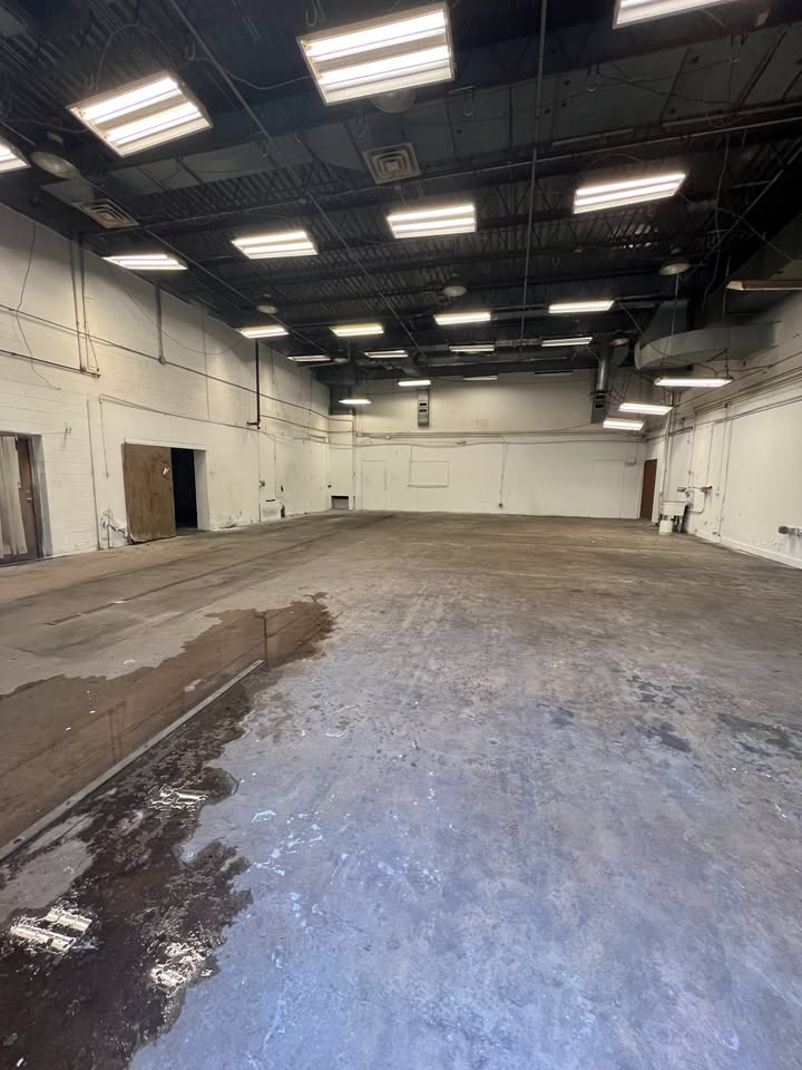 Warehouse for rent in Edina 3507 SQF