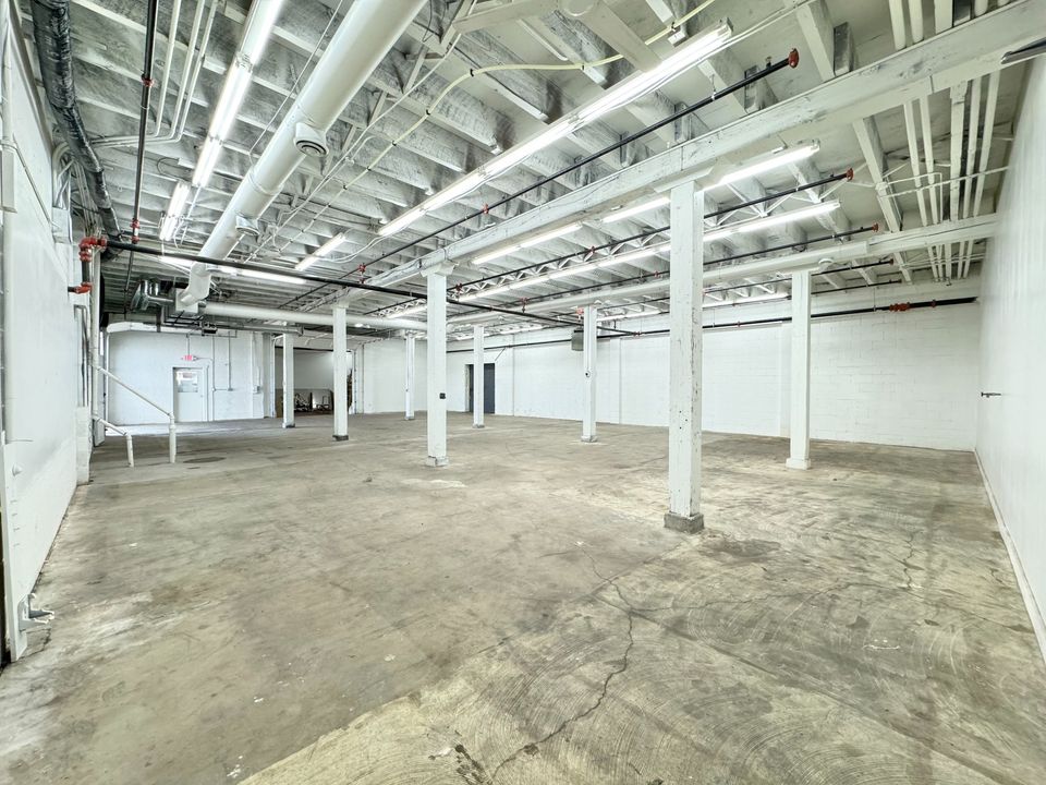 Commercial Warehouse Space For Rent In Bloomington with Dock Doors & Drive In Doors