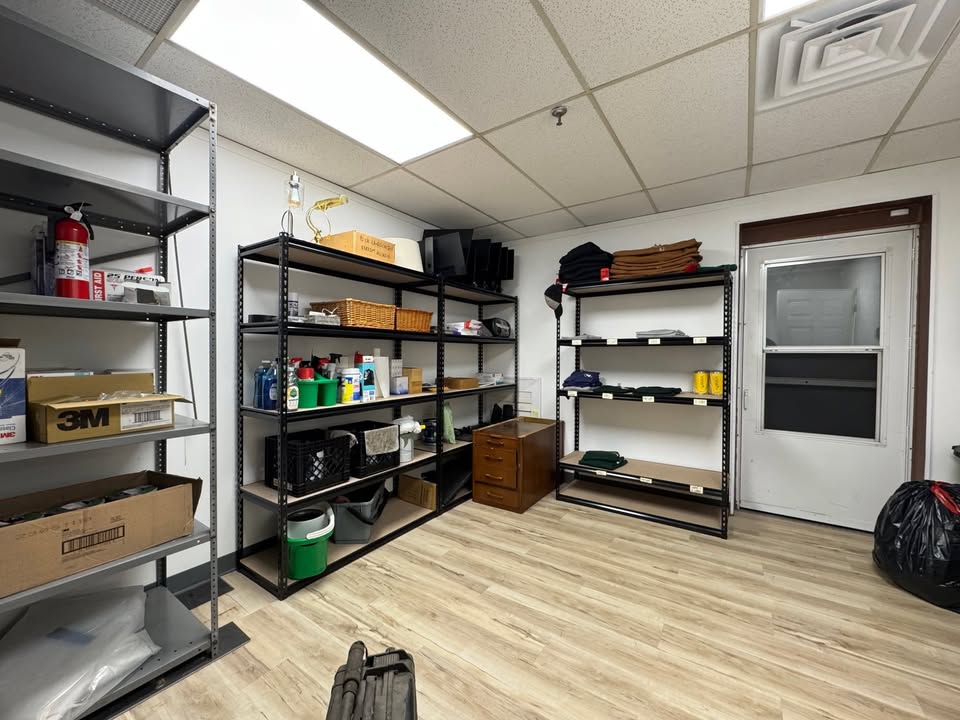 office/retail space available in blaine, MN 1649 sf