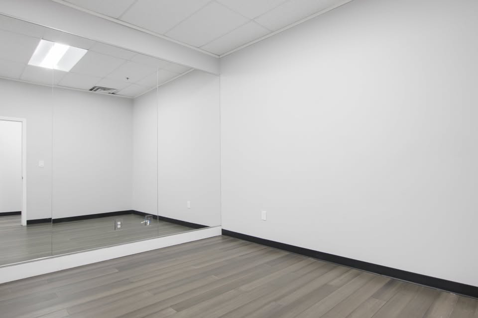Retail/Office/Medspa Space in Edina!