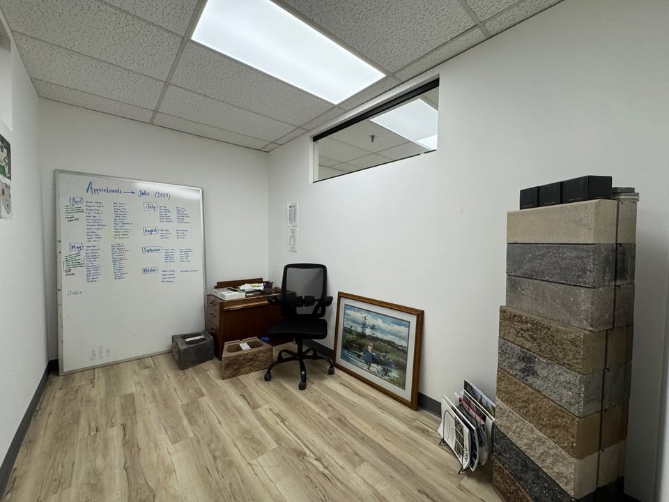 office/retail space available in blaine, MN 1649 sf