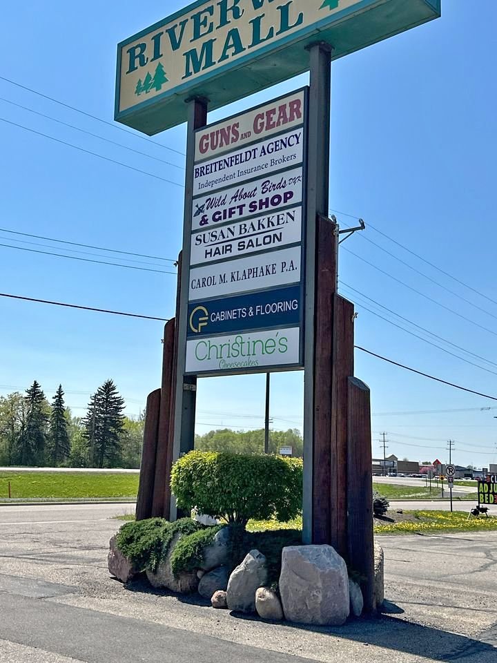 Retail Storefront at Riverwood Mall in front of Anton's Restaurant By a Busy Hwy