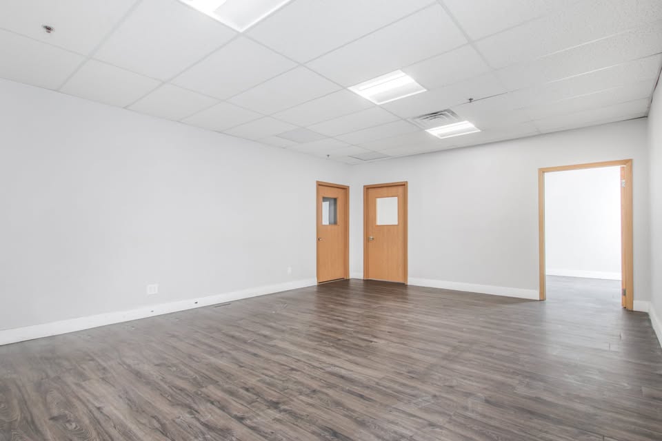 Retail/Office/Medspa Space in Edina!